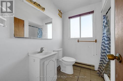 3762 Greenlane Road, Lincoln, ON - Indoor Photo Showing Bathroom