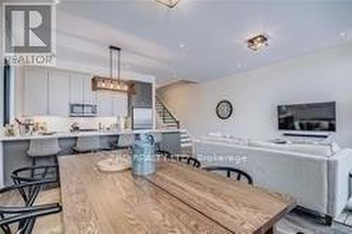 3779 Riva Avenue, Innisfil, ON - Indoor Photo Showing Kitchen With Upgraded Kitchen