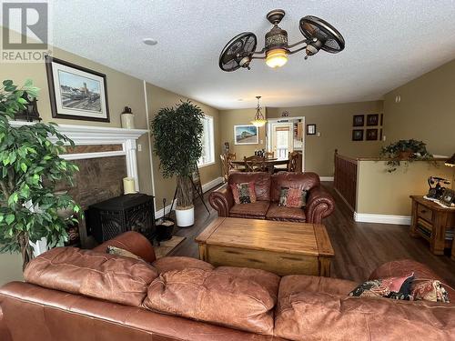 8639 Kroeker Road, Smithers, BC - Indoor Photo Showing Living Room