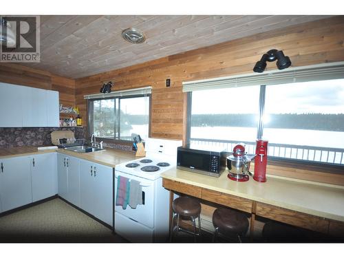 2820 Chimney Lake Road, Williams Lake, BC - Indoor Photo Showing Kitchen