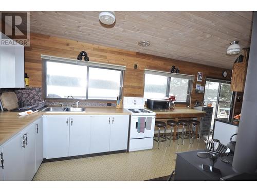 2820 Chimney Lake Road, Williams Lake, BC - Indoor Photo Showing Kitchen With Double Sink