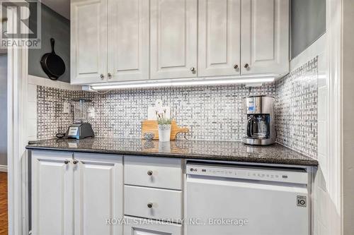 1607 - 1535 Lakeshore Road E, Mississauga, ON - Indoor Photo Showing Kitchen