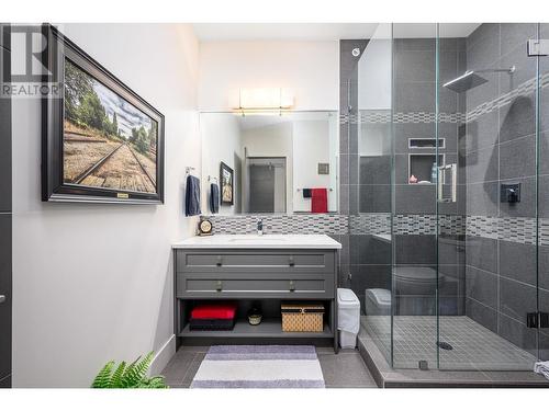 8972 Bayswater Place, Vernon, BC - Indoor Photo Showing Bathroom