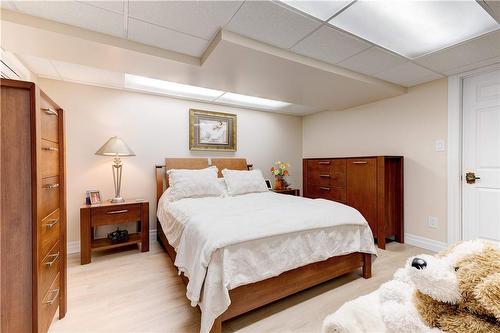 12 Cheval Drive, Grimsby, ON - Indoor Photo Showing Bedroom