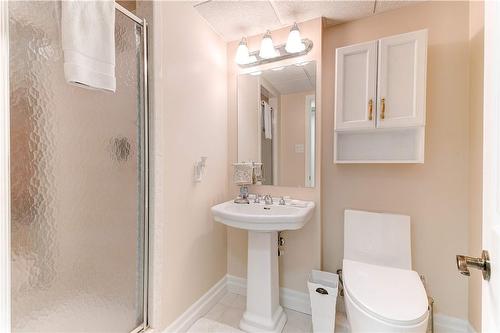 12 Cheval Drive, Grimsby, ON - Indoor Photo Showing Bathroom