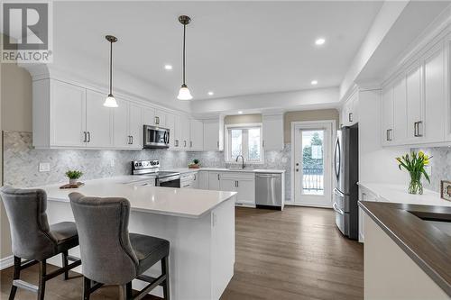 40 Eleanor Drive, Long Sault, ON - Indoor Photo Showing Kitchen With Upgraded Kitchen