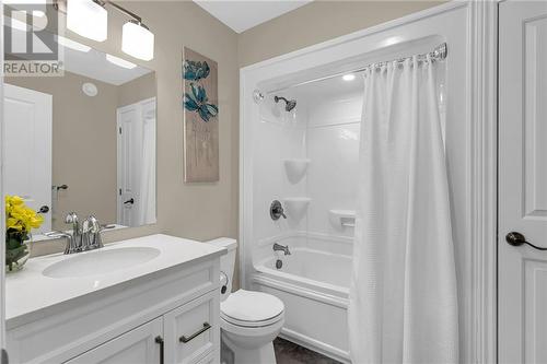 40 Eleanor Drive, Long Sault, ON - Indoor Photo Showing Laundry Room