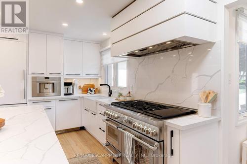 12 Cheval Drive, Grimsby, ON - Indoor Photo Showing Kitchen