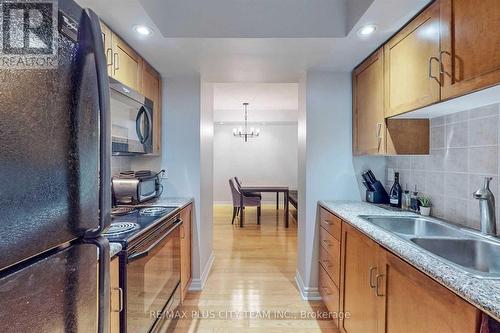 912 - 270 Wellington Street W, Toronto, ON - Indoor Photo Showing Kitchen With Double Sink