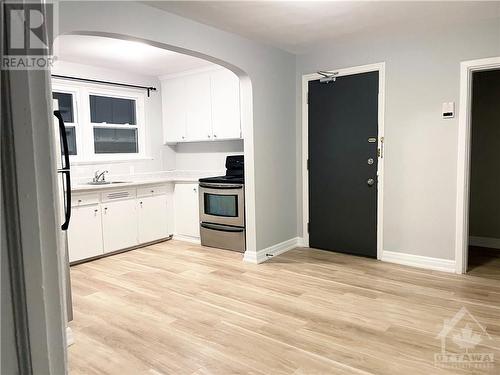 155 Marquette Avenue, Ottawa, ON - Indoor Photo Showing Kitchen