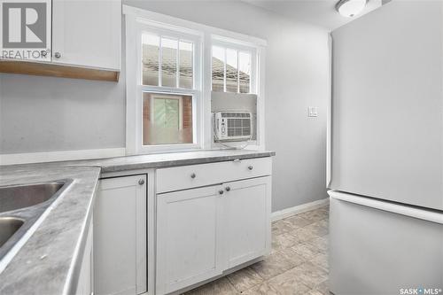 580 11Th Street E, Prince Albert, SK - Indoor Photo Showing Kitchen With Double Sink
