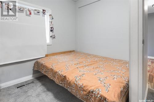580 11Th Street E, Prince Albert, SK - Indoor Photo Showing Bedroom