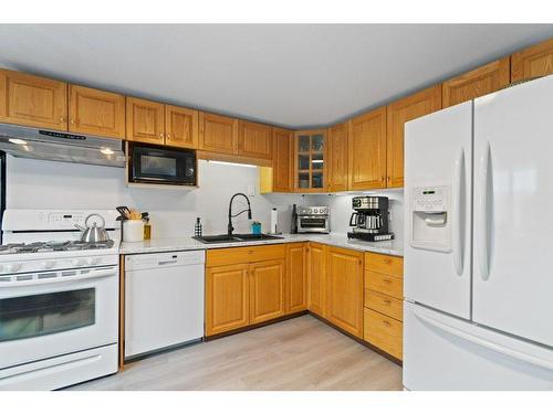 7041 50 Street, Salmon Arm, BC - Indoor Photo Showing Kitchen