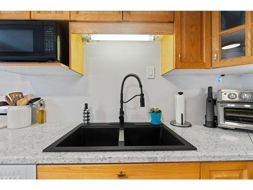 7041 50 Street, Salmon Arm, BC - Indoor Photo Showing Kitchen With Double Sink