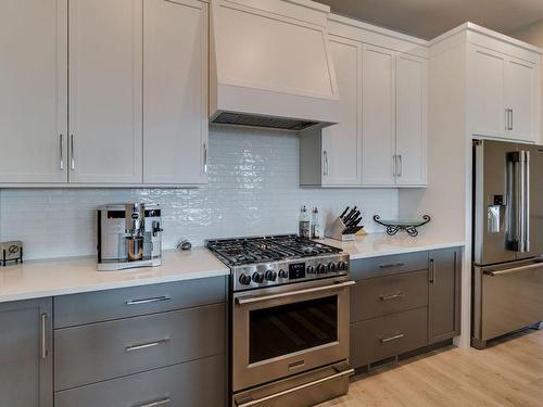 2-777 Denali Drive, Kelowna, BC - Indoor Photo Showing Kitchen With Upgraded Kitchen