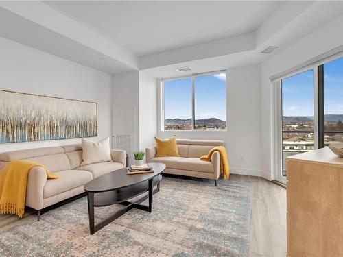 601B-3634 Mission Springs Drive, Kelowna, BC - Indoor Photo Showing Living Room