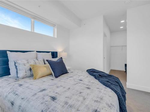 601B-3634 Mission Springs Drive, Kelowna, BC - Indoor Photo Showing Bedroom