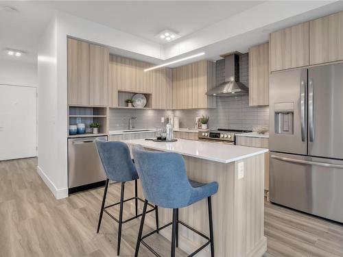 601B-3634 Mission Springs Drive, Kelowna, BC - Indoor Photo Showing Kitchen With Upgraded Kitchen