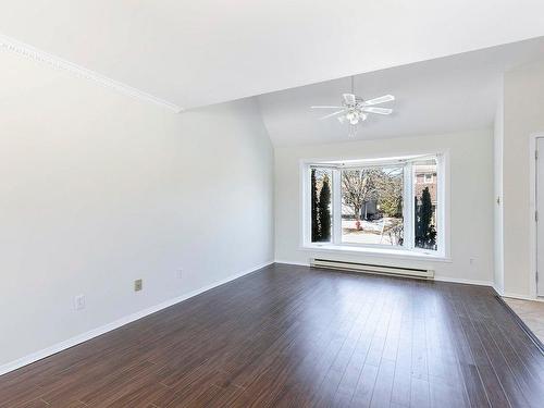 Living room - 17722 Rue Gowdridge, Montréal (Pierrefonds-Roxboro), QC - Indoor Photo Showing Living Room