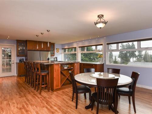 3828 Laurel Dr, Royston, BC - Indoor Photo Showing Dining Room