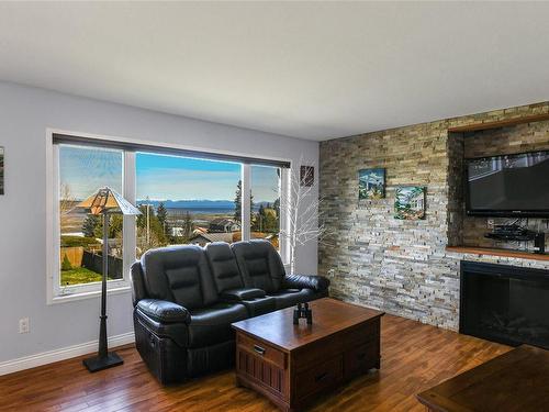 3828 Laurel Dr, Royston, BC - Indoor Photo Showing Living Room With Fireplace
