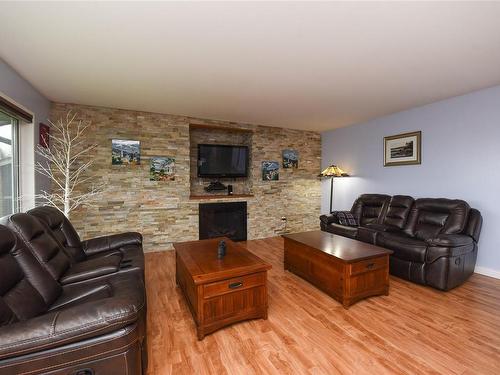 3828 Laurel Dr, Royston, BC - Indoor Photo Showing Living Room With Fireplace