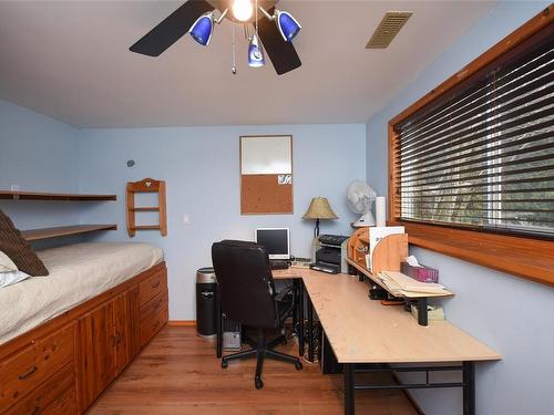 3828 Laurel Dr, Royston, BC - Indoor Photo Showing Office