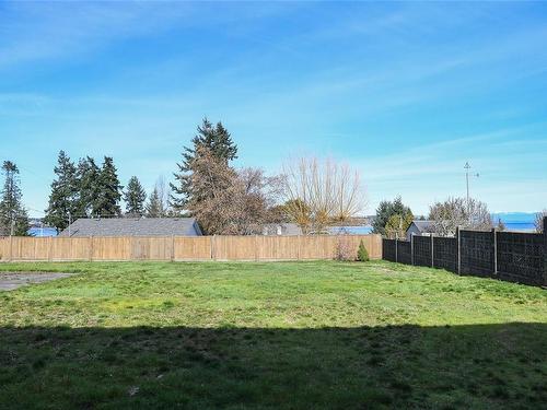 3828 Laurel Dr, Royston, BC - Outdoor With Backyard
