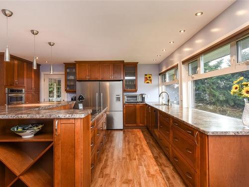 3828 Laurel Dr, Royston, BC - Indoor Photo Showing Kitchen With Upgraded Kitchen