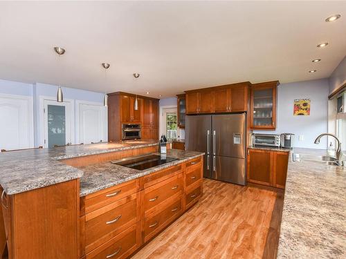 3828 Laurel Dr, Royston, BC - Indoor Photo Showing Kitchen