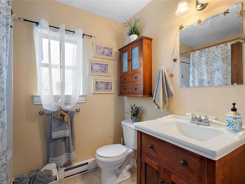 2940 Horton Rd, Mill Bay, BC - Indoor Photo Showing Bathroom