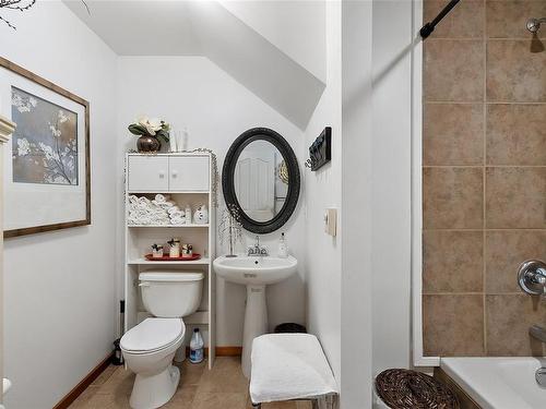 2940 Horton Rd, Mill Bay, BC - Indoor Photo Showing Bathroom