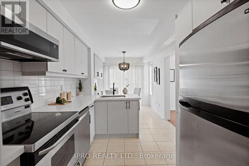 128 Lowther Ave, Richmond Hill, ON - Indoor Photo Showing Kitchen With Upgraded Kitchen