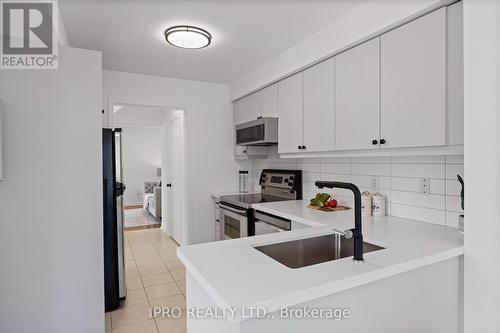 128 Lowther Ave, Richmond Hill, ON - Indoor Photo Showing Kitchen