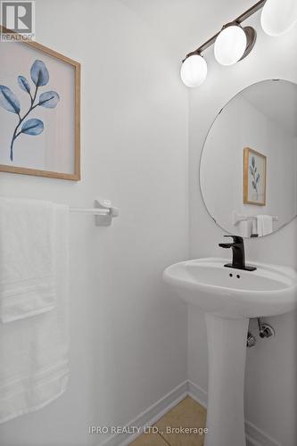 128 Lowther Ave, Richmond Hill, ON - Indoor Photo Showing Bathroom