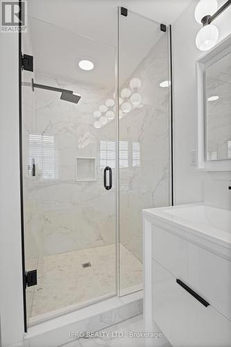 128 Lowther Ave, Richmond Hill, ON - Indoor Photo Showing Bathroom