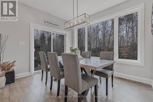 7 Walter James Pkwy, Springwater, ON - Indoor Photo Showing Dining Room