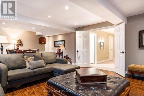 20 Prince William Way, Barrie, ON - Indoor Photo Showing Living Room
