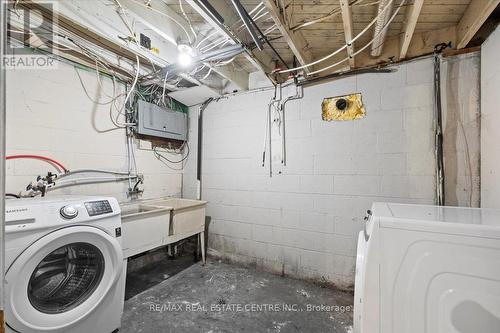 134 Victor Blvd, Hamilton, ON - Indoor Photo Showing Laundry Room