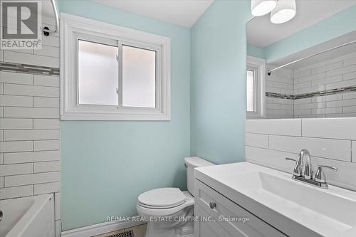 134 Victor Blvd, Hamilton, ON - Indoor Photo Showing Bathroom