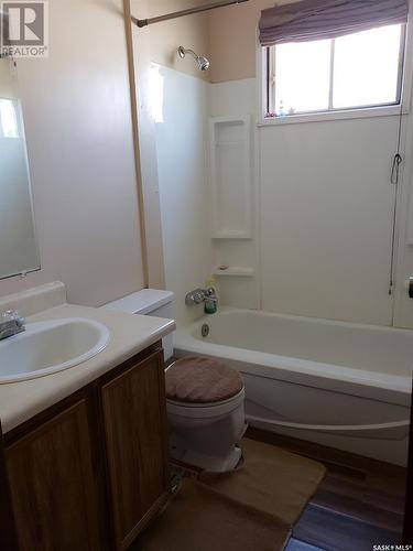 204 525 Dufferin Avenue, Estevan, SK - Indoor Photo Showing Bathroom