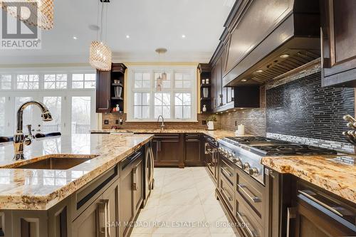 1604 Spring Road, Mississauga, ON - Indoor Photo Showing Kitchen With Upgraded Kitchen