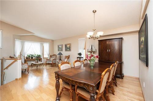 108 Courland Bay, Winnipeg, MB - Indoor Photo Showing Dining Room