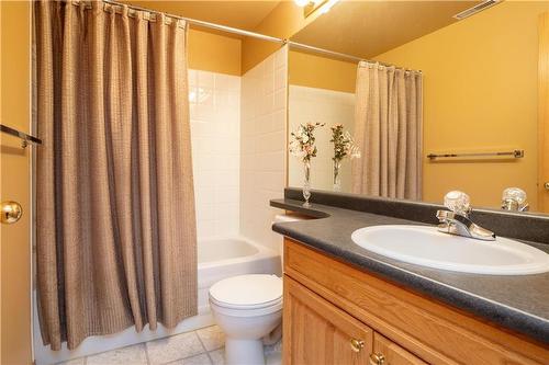108 Courland Bay, Winnipeg, MB - Indoor Photo Showing Bathroom