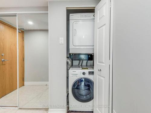 2207-77 Harbour Sq, Toronto, ON - Indoor Photo Showing Laundry Room