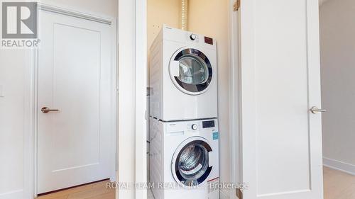 #1806 -88 Cumberland St, Toronto, ON - Indoor Photo Showing Laundry Room