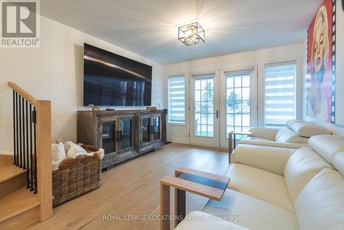 #6 -64 River Rd E, Wasaga Beach, ON - Indoor Photo Showing Living Room