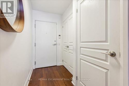 #316 -1 Hurontario St, Mississauga, ON - Indoor Photo Showing Other Room