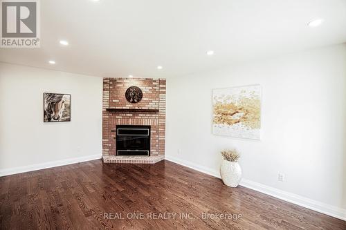 621 Winterton Way, Mississauga, ON - Indoor Photo Showing Living Room With Fireplace