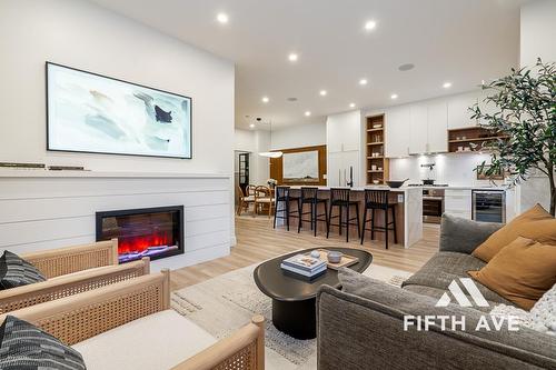 15 35706 Marshall Road, Abbotsford, BC - Indoor Photo Showing Living Room With Fireplace